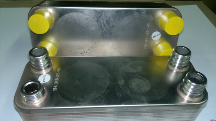 Паяний вторинний теплообмінник настінного котла VAILLANT.